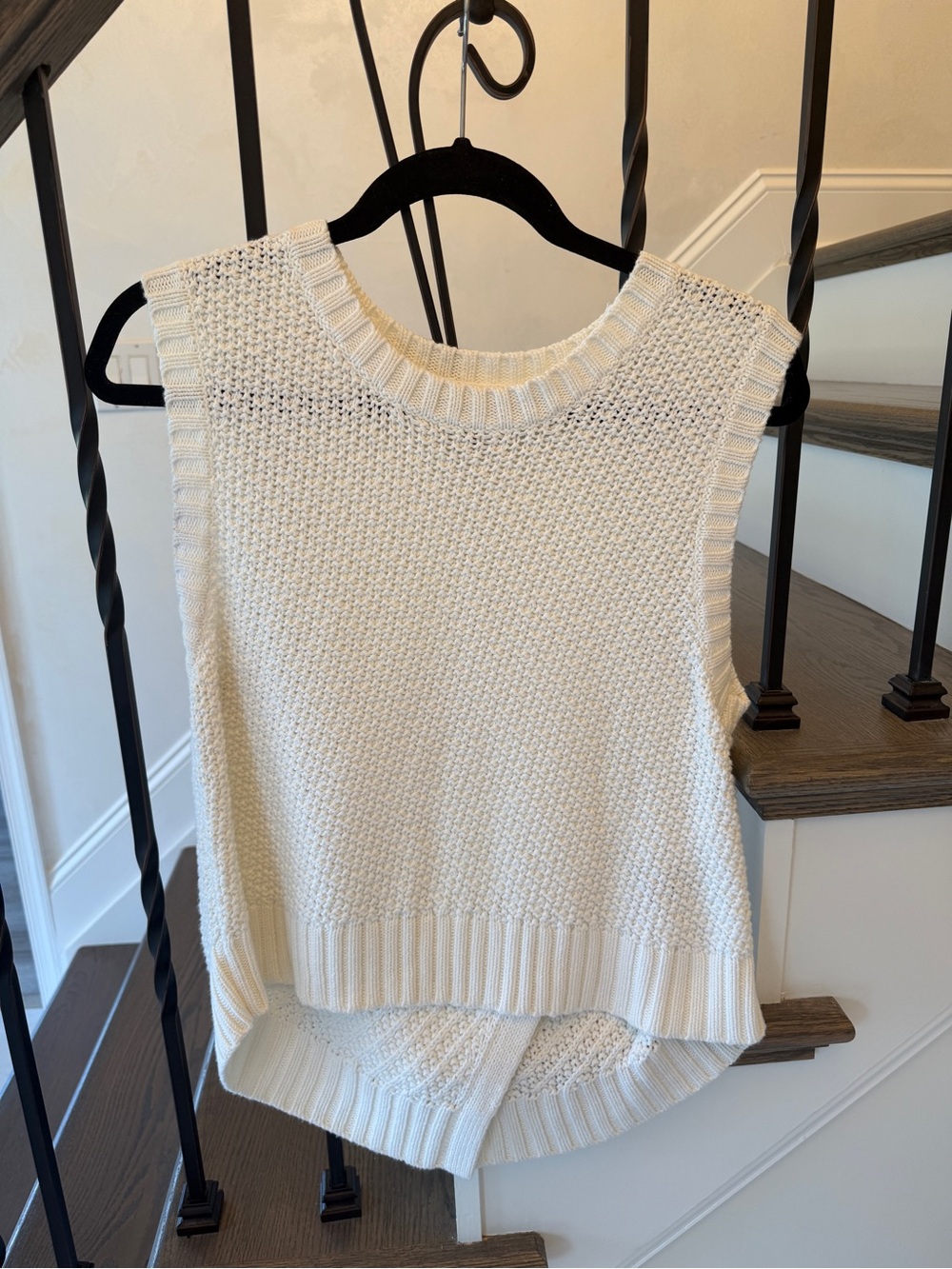 Banana Republic Cream Heavyweight Open-Back / Split-Back Knit Sweater Vest - Siz